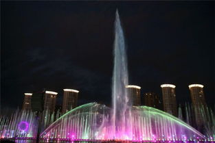 絢麗多姿音樂噴泉碧波蕩漾的東河 美景相得益彰